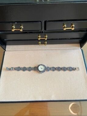Vintage 1995 Solid 925 Sterling  Silver Romantic/ Gothic Flower Watch.